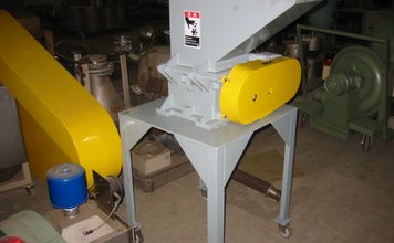 中古の日水化工製粉砕機 FNSK-042Sの写真