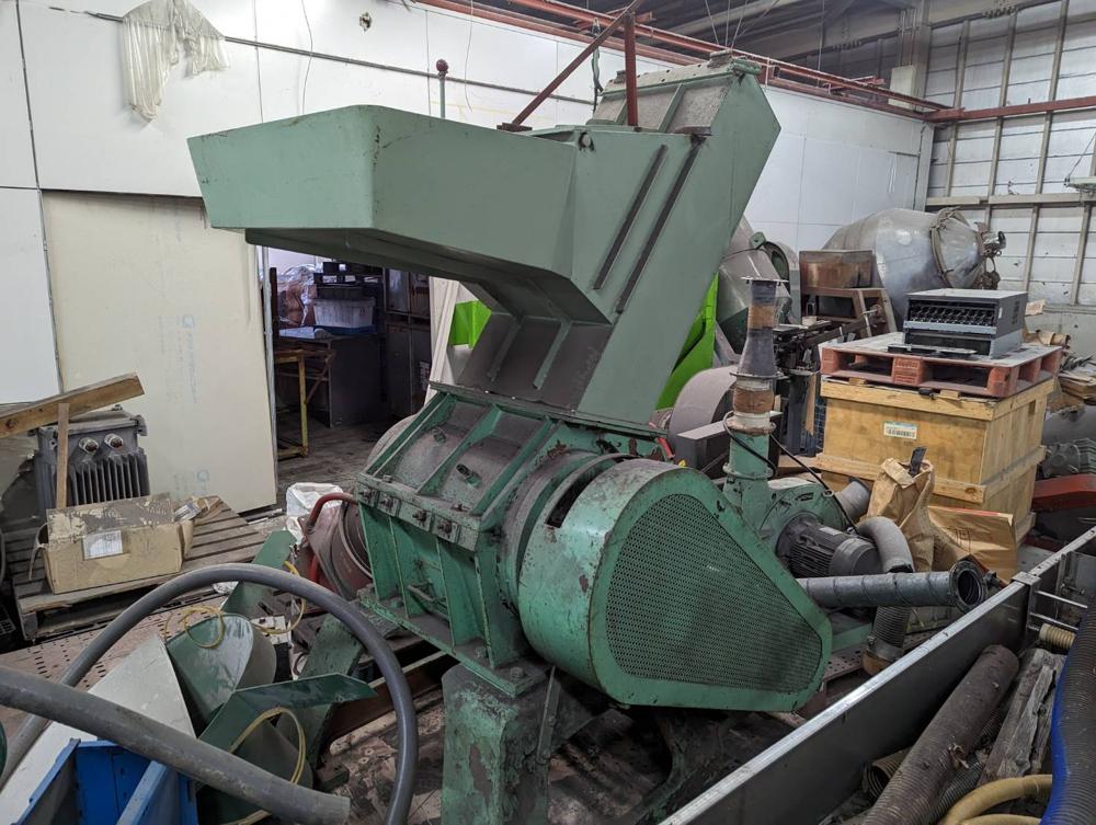 中古のホーライ製粉砕機 M-560の写真