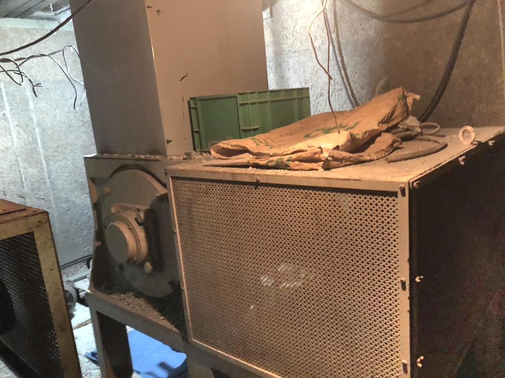 ダイコー精機製粉砕機のサムネイル