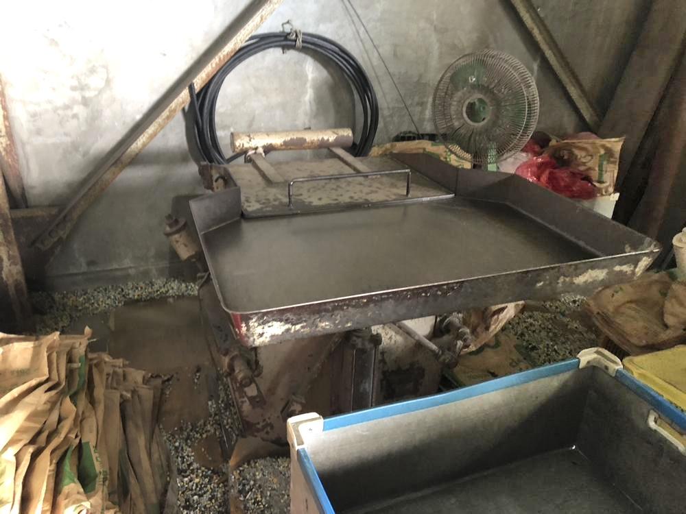ダイコー精機製粉砕機のサムネイル
