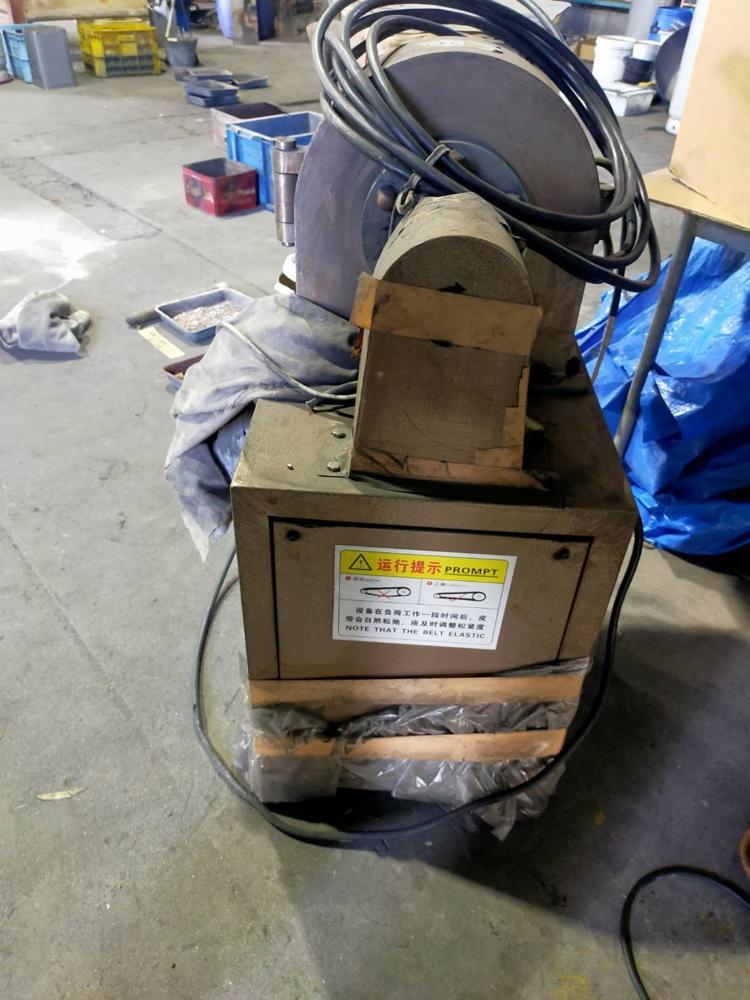 中古の中国製粉砕機の写真