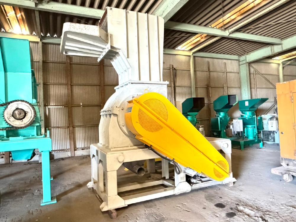 中古の日本シーム製粉砕機 PF-2000Aの写真