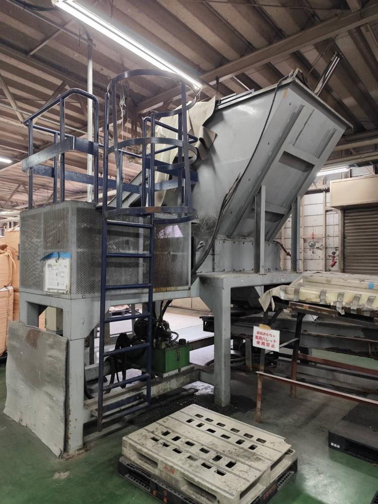 中古の台湾製粉砕機の写真
