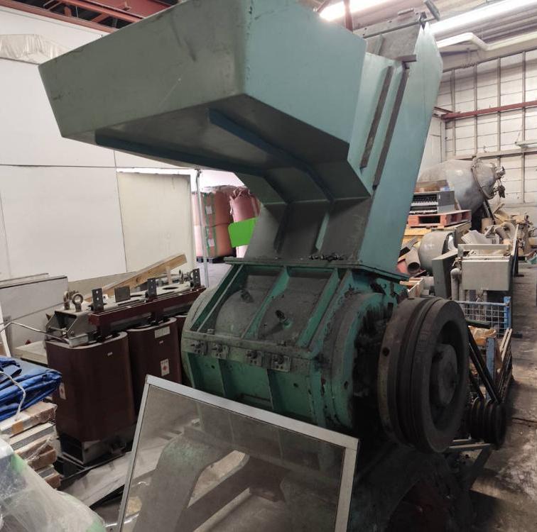 中古のホーライ製粉砕機 M-560の写真