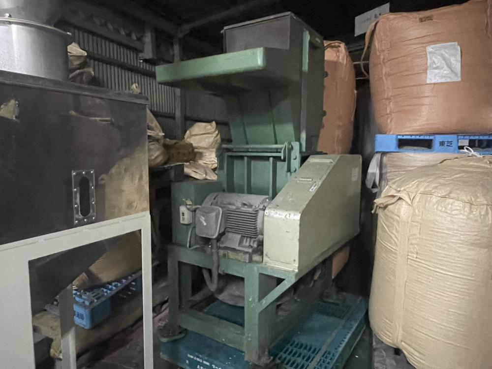 中古のホーライ製粉砕機の写真